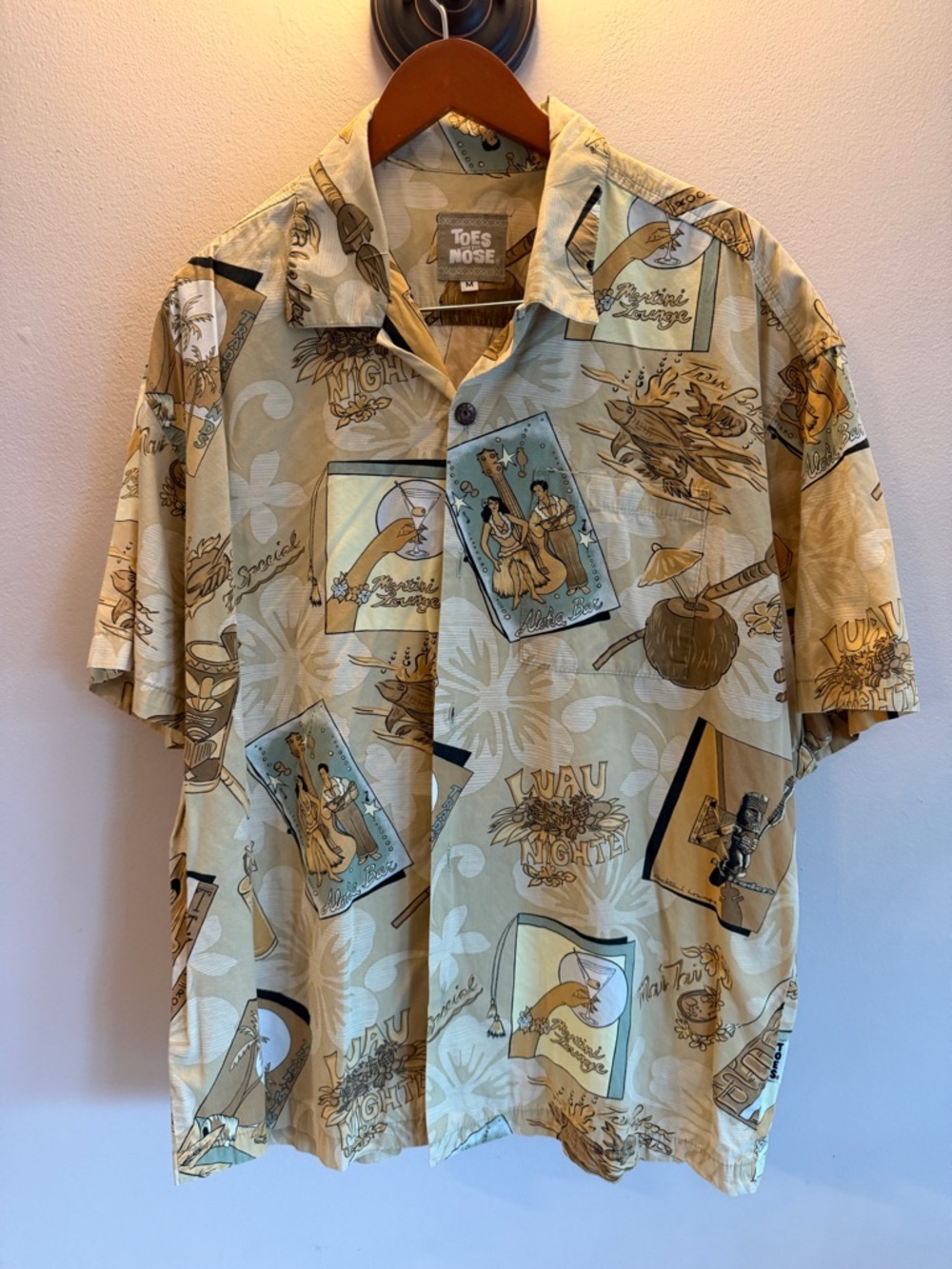 Toes on the Nose Mens Martini Lounge Luau Tiki Hawaiian Shirt Tan Medium